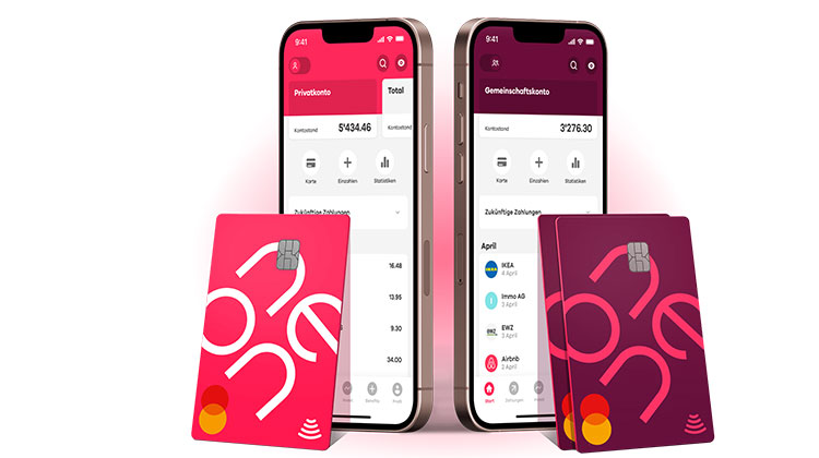 Smartphone mit Debitkarten der Neo-Bank Neon