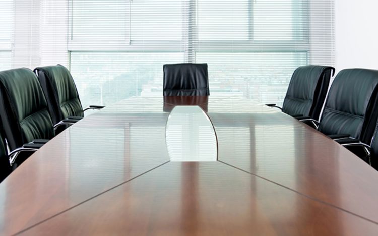 Tisch mit Sesseln für den Verwaltungsrat
